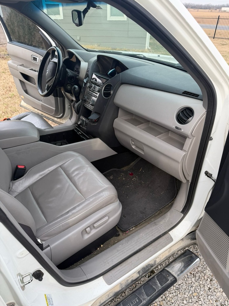 Before: Honda Pilot interior, mobile detailed by Blue Badge Customs in Lawrence, Kansas